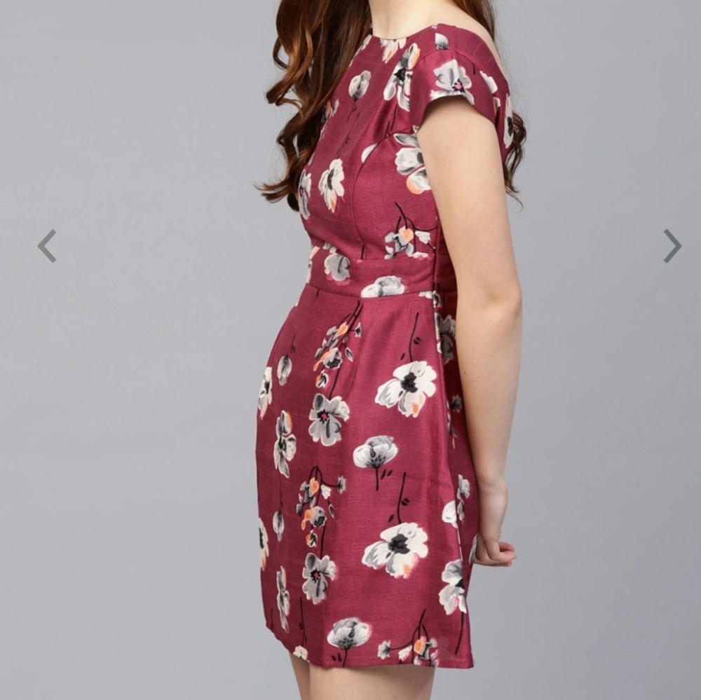 Dress - Picture 3 of 4